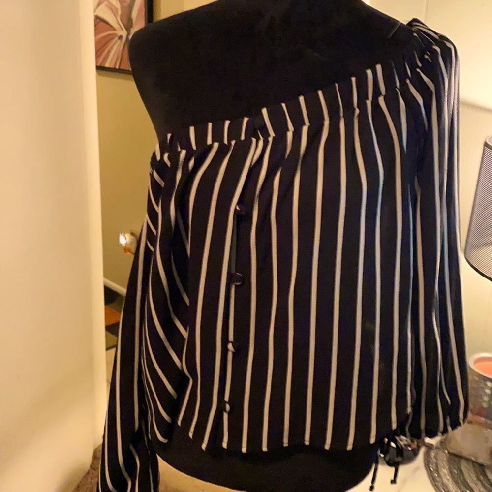 Off shoulder top quarter sleeve